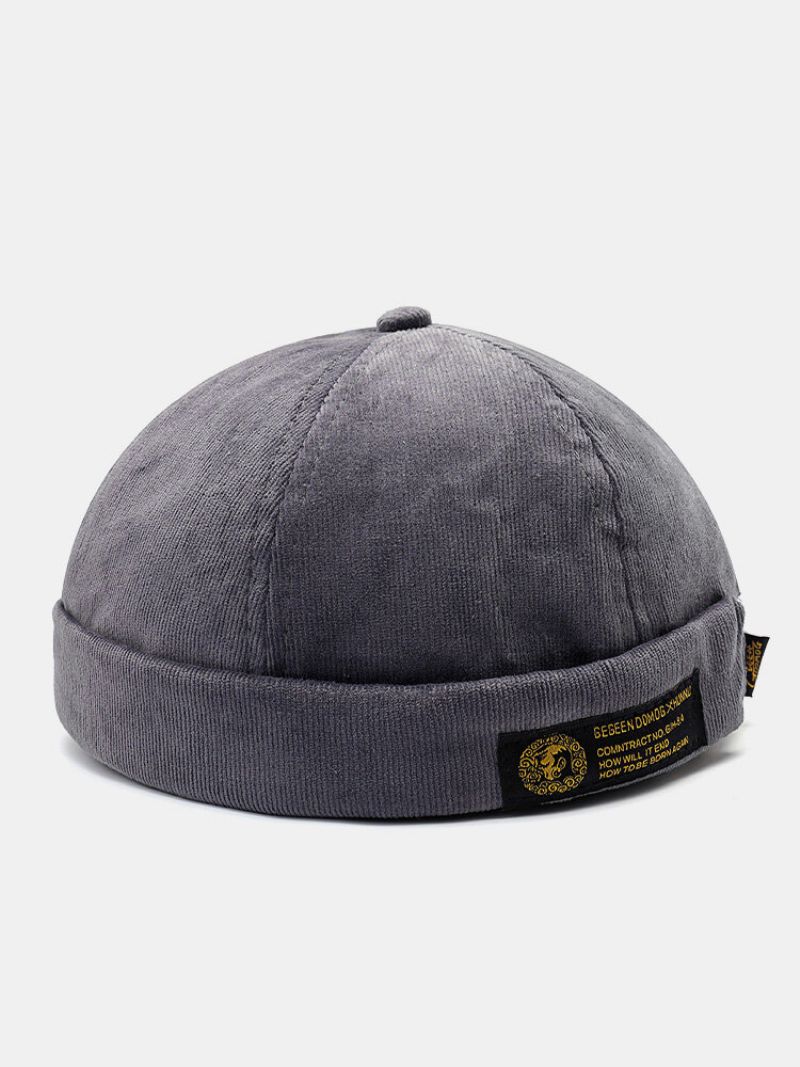 Menn Og Kvinner Corduroy Justerbar Solide Bokstaver Klut Patch Retro Krympende Brimless Lue Beanie Utleier Cap Skull Cap