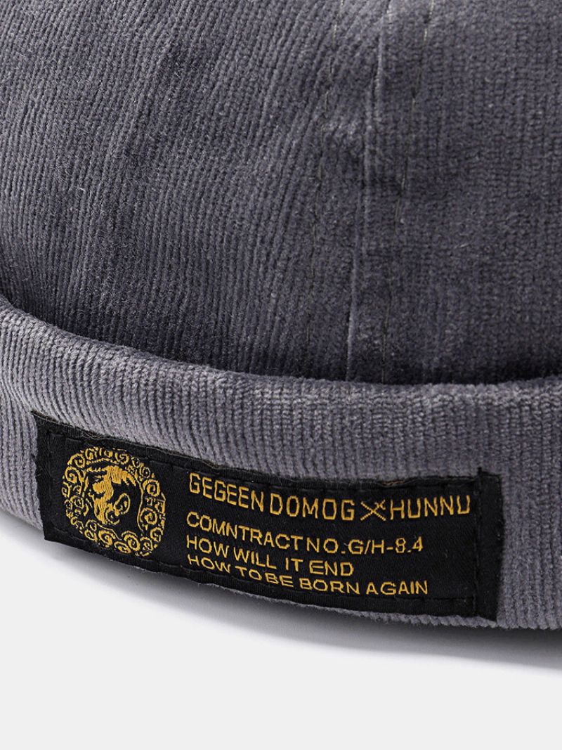 Menn Og Kvinner Corduroy Justerbar Solide Bokstaver Klut Patch Retro Krympende Brimless Lue Beanie Utleier Cap Skull Cap