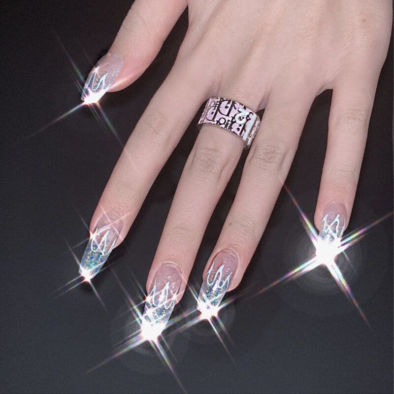 24 Stk/boks Laser Silver Flame Fake Nails Bit Bærbare Kunstige Ferdige Negler