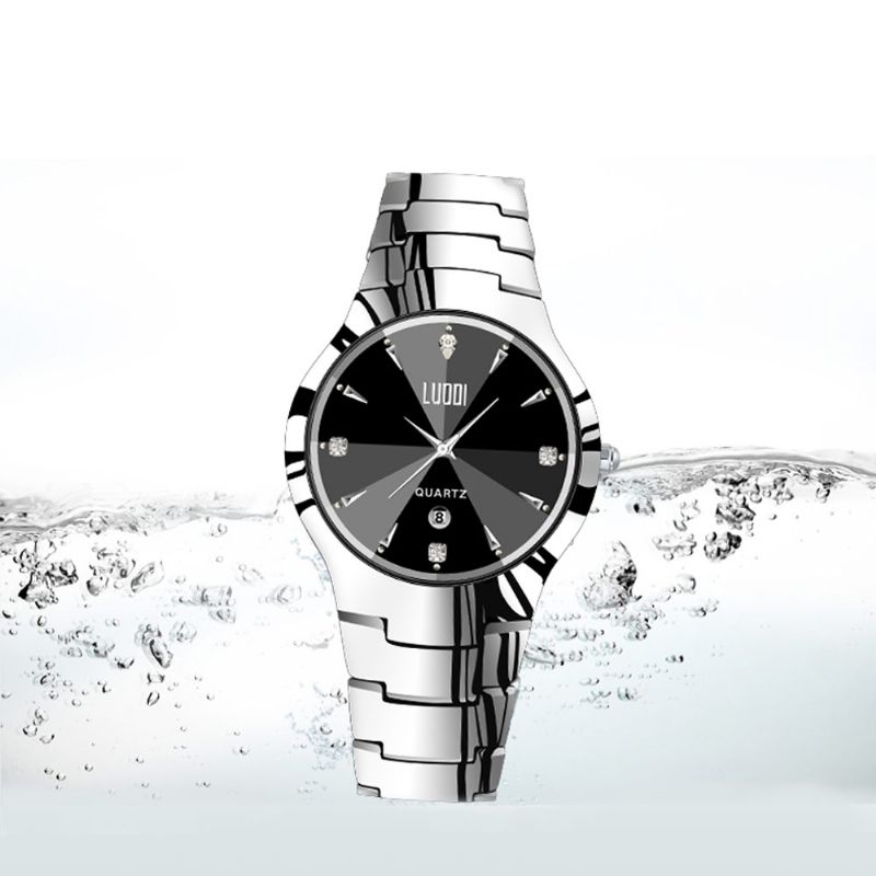 Tungsten Steel Watch For Men Mote Cool Black Quartz Movement Vanntett 3d Case Armbåndsur Stilige Parklokker