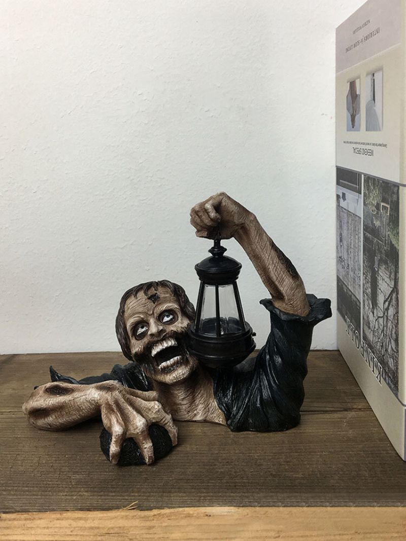 1 Pc Lanterne Zombie Resin Statue Hage Landskap Dekorasjon Hjem Skrivebord Personlighet Skrekk Karakter Skulptur Halloween Håndverk