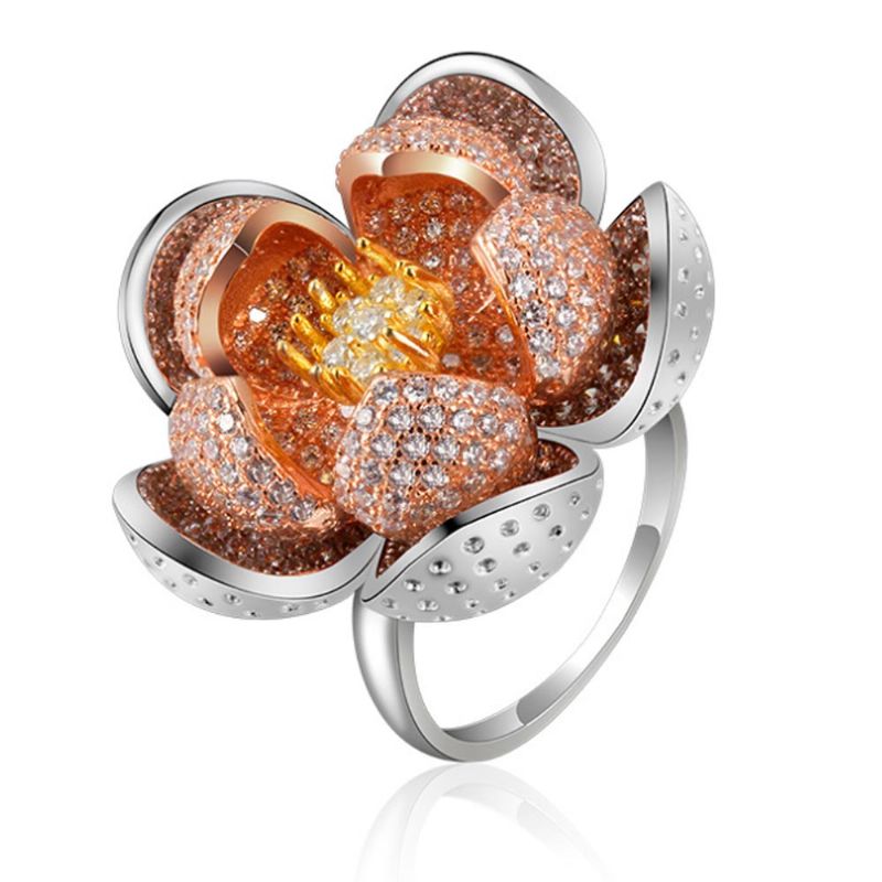 2023 Siste Europeisk Stil S925 Sølv Lotus Flower Ring I Vogue Enkel Matchende Glitrende Zircon Diamond