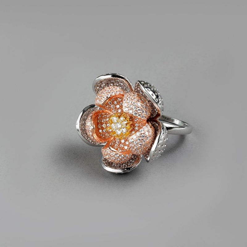 2023 Siste Europeisk Stil S925 Sølv Lotus Flower Ring I Vogue Enkel Matchende Glitrende Zircon Diamond