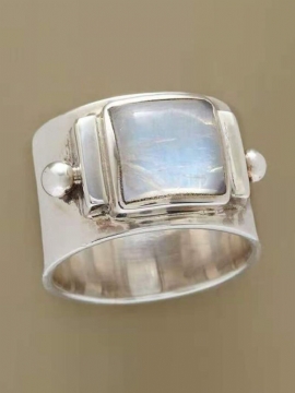 Vintage Moonstone Ring Temperament Metal Gemstone